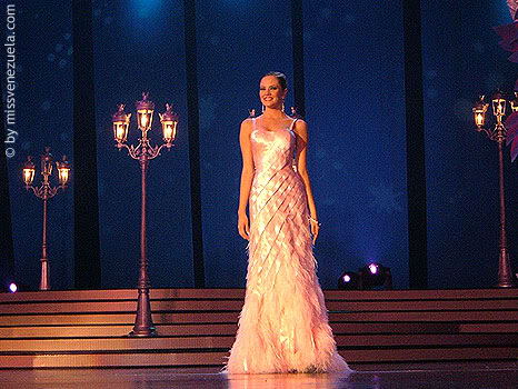 2005 | MISS EARTH | ALEXANDRA BRAUN 23js0