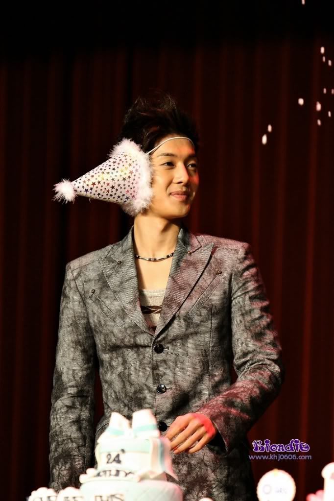 [HJL] cumpleaños de YoungSaeng (2ª parte) 091101HJ_10