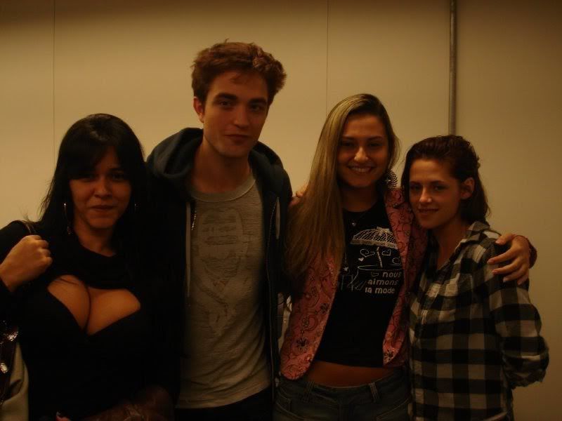 Photos de Kristen et ses fans à Rio 01-1