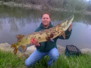 First Musky on custom wood of the year  0507110713a95381424-1