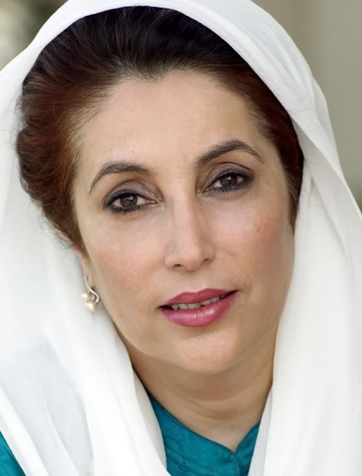 A qui sont ces yeux?????? - Page 29 003-BenazirBhutto