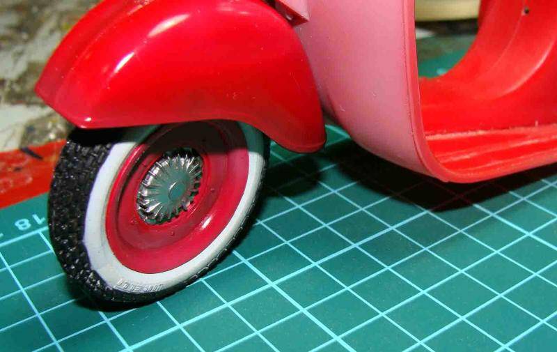 Vespa Primavera 1/9  - Italeri DSC09786_zpsdc08ced0