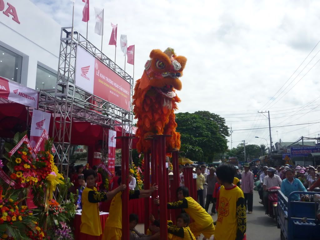 1 SO HINH ANH _ HOANG LONG DUONG_DI DIEN P1020722