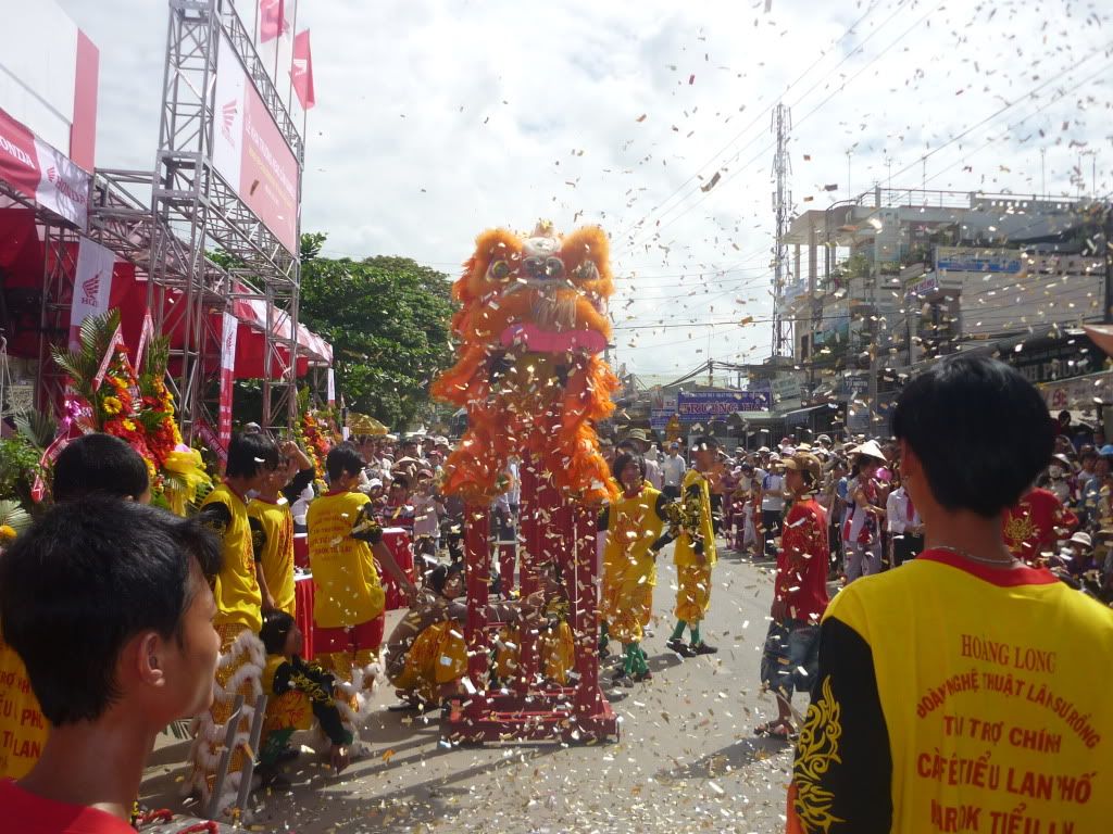 1 SO HINH ANH _ HOANG LONG DUONG_DI DIEN P1020731