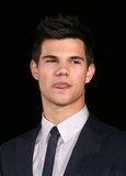 Avant première New Moon L.A. 16/11/2009 Th_gallery_main-taylor-lautner-5-ne-1