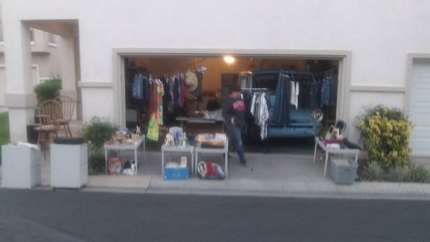 Vanner in Los Angeles needs help - Page 4 Yard%20sale%20van%20right%201_zpsovesr1sz