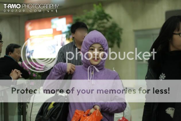 T-ara on airport for their fansing 53691269048399