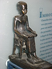 اول مهندس معماري : امحوتب ، مهندس......طور العمارة الفرعونية 180px-Imhotep-Louvre