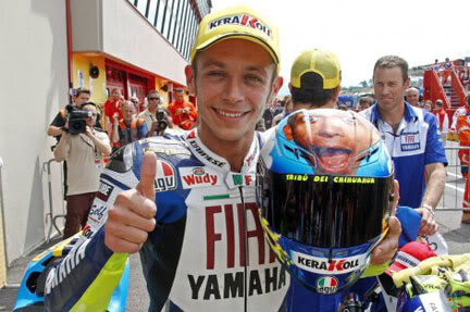 HELMET AGV FOR SALE Valentino_rossi_helmet_03