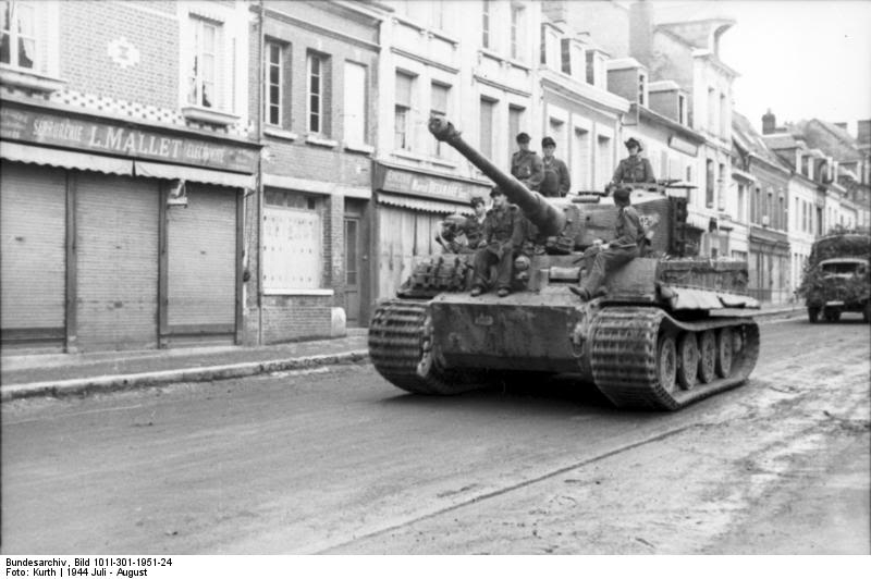 Tiger I Late Schwere SS Panzer Abt.102 (Will Fey) Normandia  Bundesarchiv_Bild_101I-301-1951-242C_Frankreich2C_Panzer_VI_28Tiger_I29_in_Stadt
