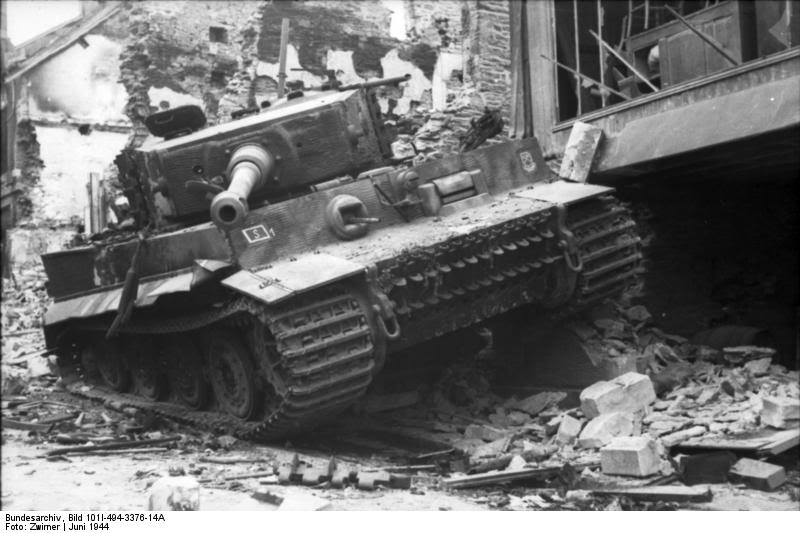 Tiger I Late Schwere SS Panzer Abt.102 (Will Fey) Normandia  Bundesarchiv_Bild_101I-494-3376-14A2C_Villers-Bocage2C_zerstC3B6rter_Panzer_VI_28Tiger_I29