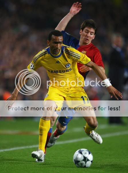 UEFA Champions League Group D Barca-Bosingwa