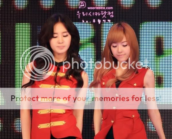 [PIC+VID+GIF][6/1/2012]«๑۩۞۩๑_ YURI ♥ JESSICA_๑۩۞۩๑_ PARIS ♥♕♥ ROMANTIC CITY ♥f  YULSIC_๑۩۞۩๑» - Page 11 IMG_3584