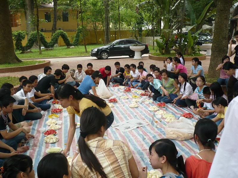 liên - Liên hoan cuối năm đây.....vui quá.... P2 Kt40