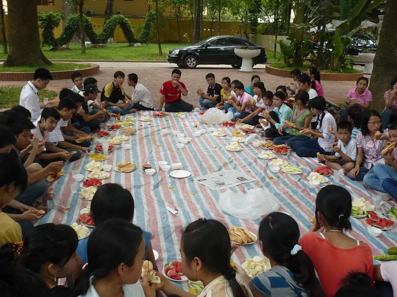 liên - Liên hoan cuối năm đây.....vui quá.... P2 Kt56