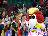 100112 SHINee @ Juego LG Saker vs KT&G Th_i4kbvp