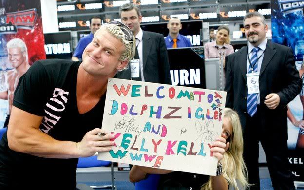 Kelly & Dolph İst İmza günü  76617_178333068847150_140993435914447_685323_6531266_n