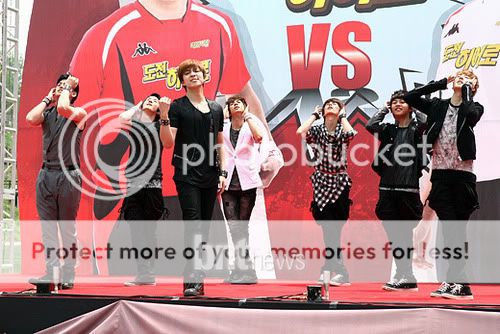 {PIC} Dongho @ Soccer Event Tumblr_l268epn9Wr1qaq5eko1_500