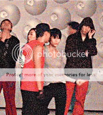 [21 November 2008] Exclusive TVB behind the scenes news, special care, whispering at the ears, Bosco and Myolie openly show their affections Wnep63p01b_mi