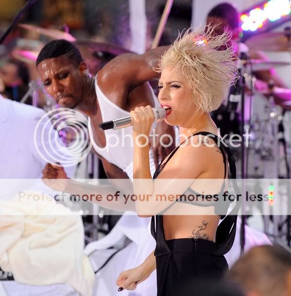 [Perf][10.7.10] LADY GAGA  on THE TODAY SHOW 2010 33ubcyc