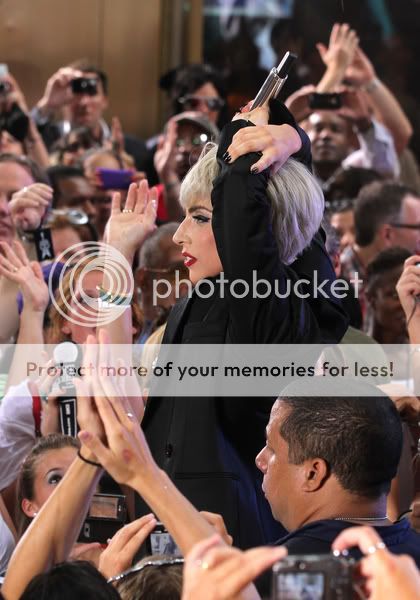 [Perf][10.7.10] LADY GAGA  on THE TODAY SHOW 2010 Jtm-052411