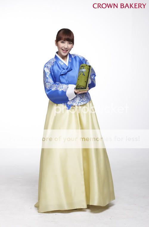 [Picture] [CF & Comercial] Kara Crown Bakery Hanbok [27.6.2010] 0489215311