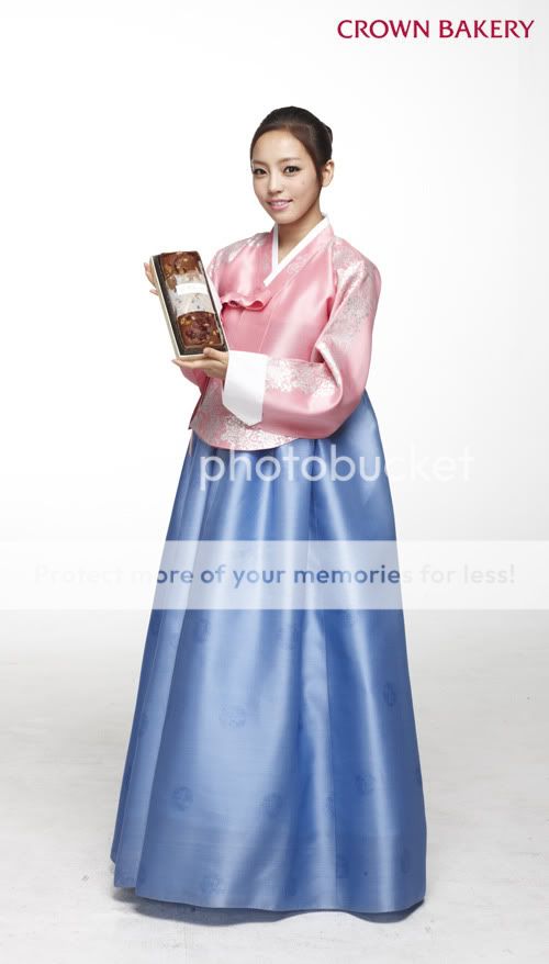 [Picture] [CF & Comercial] Kara Crown Bakery Hanbok [27.6.2010] CA04889222_1_1
