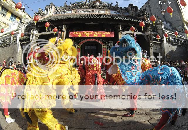 Một số hình ảnh ngày 29 tết tại chùa Bà Thiên Hậu Q5 6746585007_250158a738_z