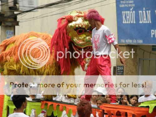 Lâm Minh múa ỡ Hoàng Quân địa ôc gần nha Ap_20090929033749553