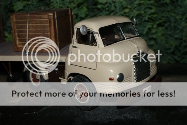 s model bedford and trailer DSC03316