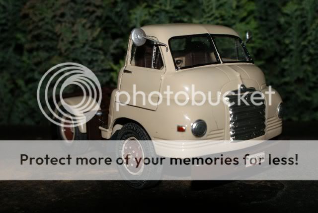 s model bedford and trailer DSC03323