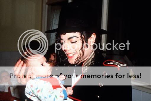 Papai Michael e o Instinto Paternal Michael-jackson-with-baby