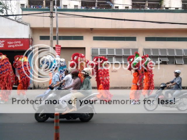 DIễu hành cúng tổ . đoàn lân Minh Hào Photo0710