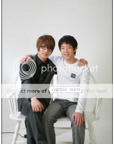 [Pic] Jaejoong with his BIG FAMILY Jaejoongandbrosharingyojk0