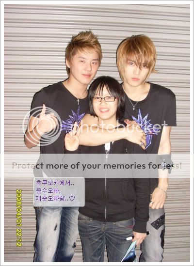 [Pic] Jaejoong with his BIG FAMILY Jjandhissis040209yuibkk001