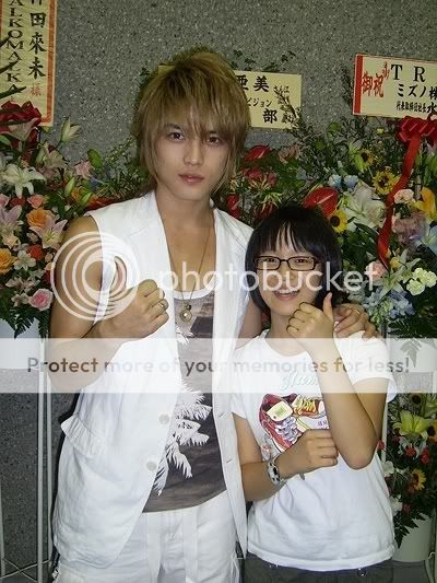 [Pic] Jaejoong with his BIG FAMILY Jjandhissis040209yuibkk003