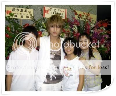 [Pic] Jaejoong with his BIG FAMILY Jjandhissis040209yuibkk005