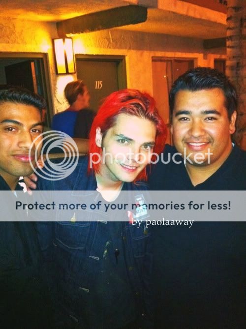 Información actualizada Gerard-axe-mikey-behind--large-msg-128514819817