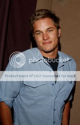 Adam Parker Travis-Fimmel-342375-278