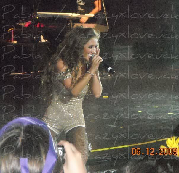 Galerie oficiala de poze Anahi din concerte 2 - Pagina 12 13859_1299153076974_1174807782_3092