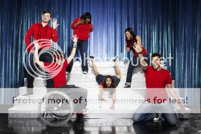 CAST PROMOTIONALS (PART 6) Normal_glee_13-glee-kids-stairs_181