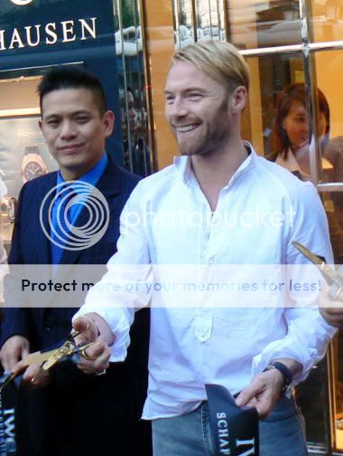 Ronan Keating sắp tái ngộ khán giả Việt Nam 1289458517-Ronan-Keating-HHTD2010-01