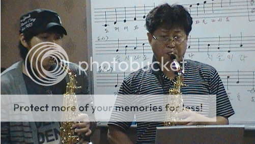  [100924][OFFICIAL] Feel&Joy Saxophone Club, 6P | Sungmin 40549851