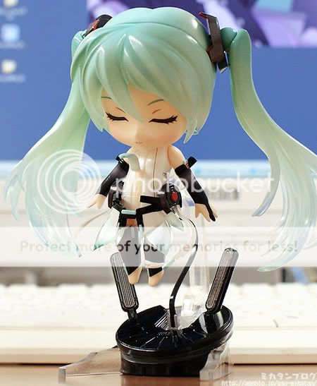 [LANÇAMENTO] Miku Hatsune nendoroid - append version F04a1b3d-s