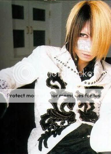 GazettE (Visual kei) - Pgina 13 Reita