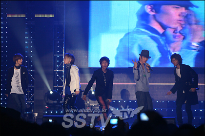 091213 SHINee @ Digital Music Award II 20091213234359_V