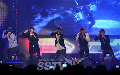 091213 SHINee @ Digital Music Award II 20091213234412_V