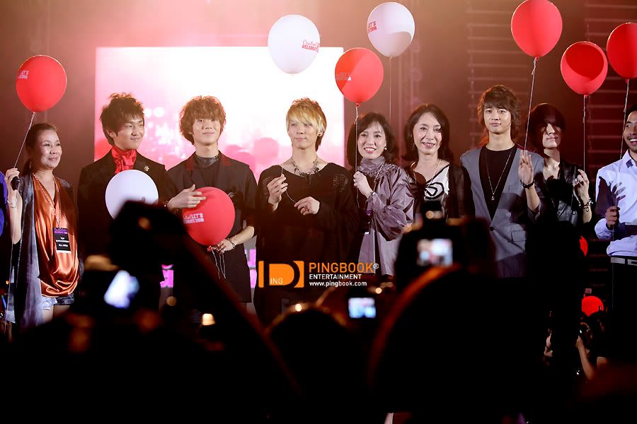 091203 SHINee @ ‘Central Let’s Celebrate 2010’ K-POP SHOWCASE Shineeinthai_wrs
