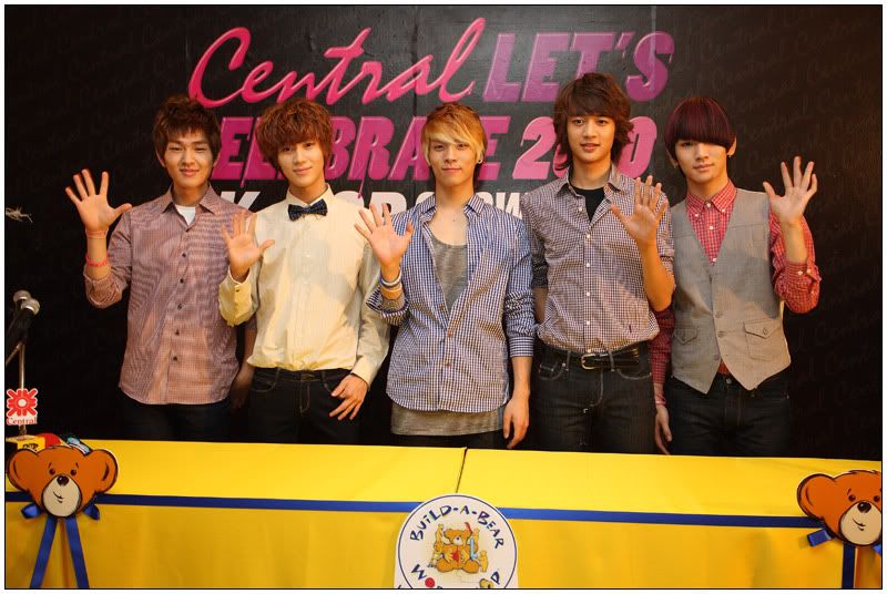 091203 SHINee @ Construllendo un oso Workshop en Thailand Thaicatwalk015