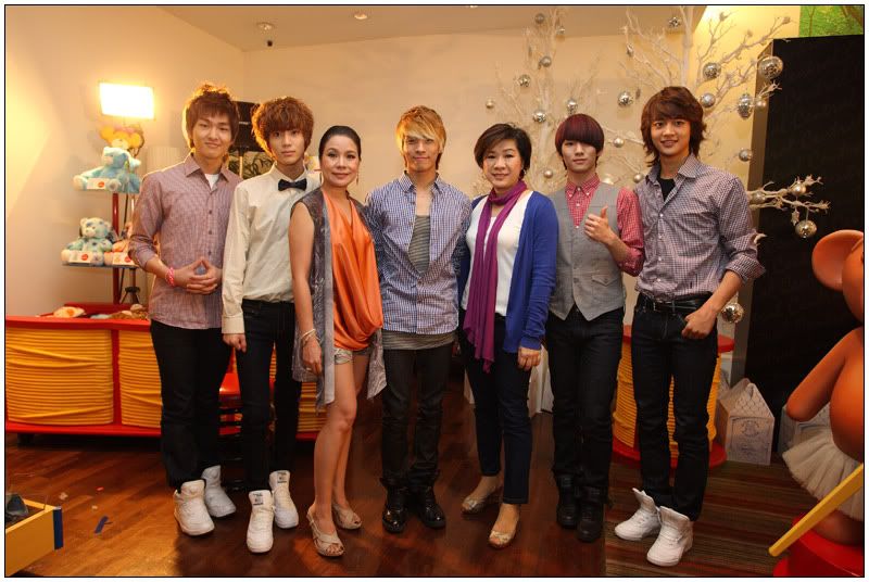 091203 SHINee @ Construllendo un oso Workshop en Thailand Thaicatwalk016